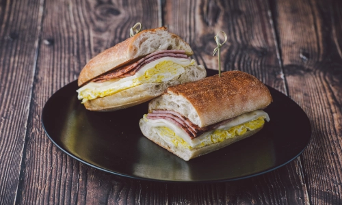 Huevos y Jamon Sandwich