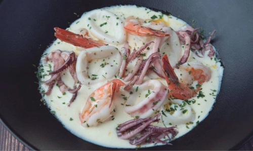 Camarones & Calamares en Crema al Vino 