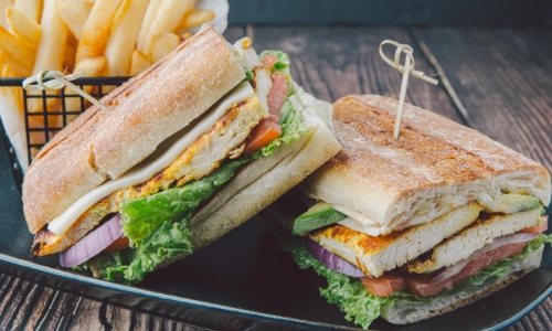 Sandwich De Pollo Asado Y Queso