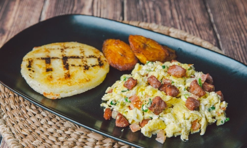 Moza Arepa y Huevos Rancheritos (NEW)