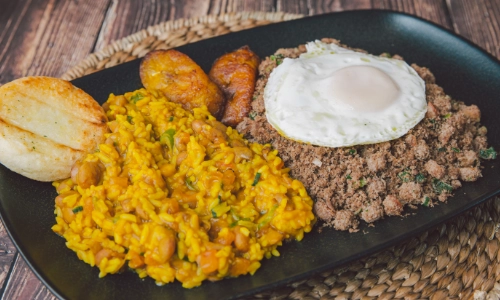Carne Molida y Huevos Con Calentado (NEW)