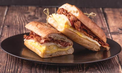 Sandwiches Tocineta y Huevos