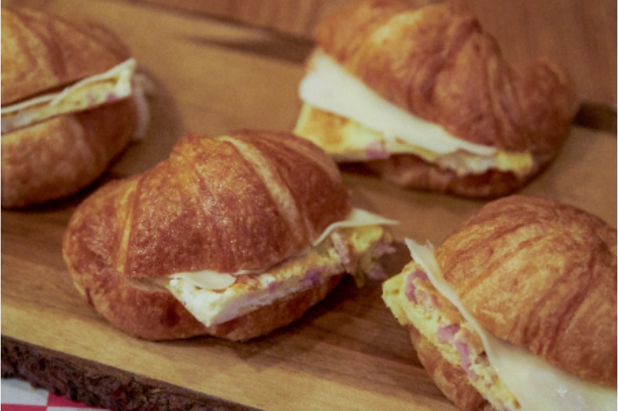 Mini Croissant Huevo y Jamón