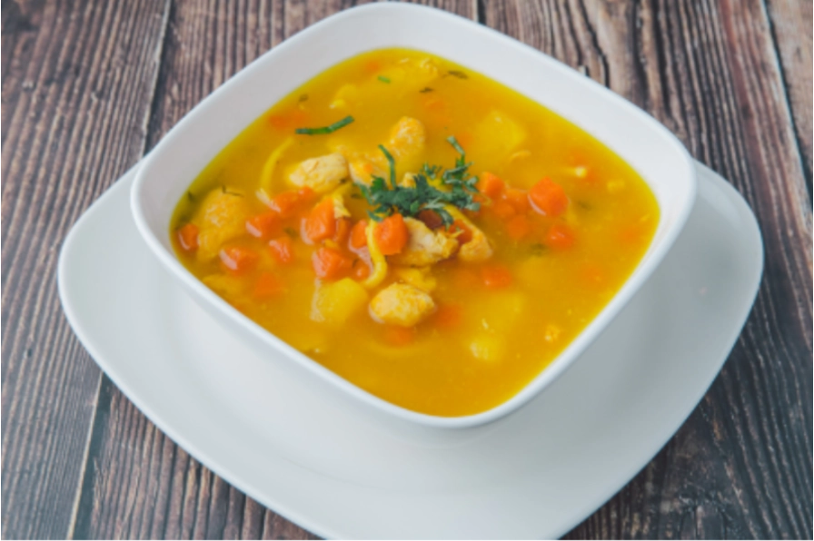 THURSDAY / Sopa de pollo con vegetales