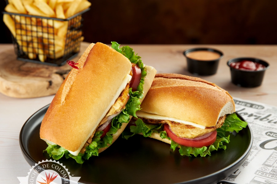 Sandwich De Pollo Asado Y Queso